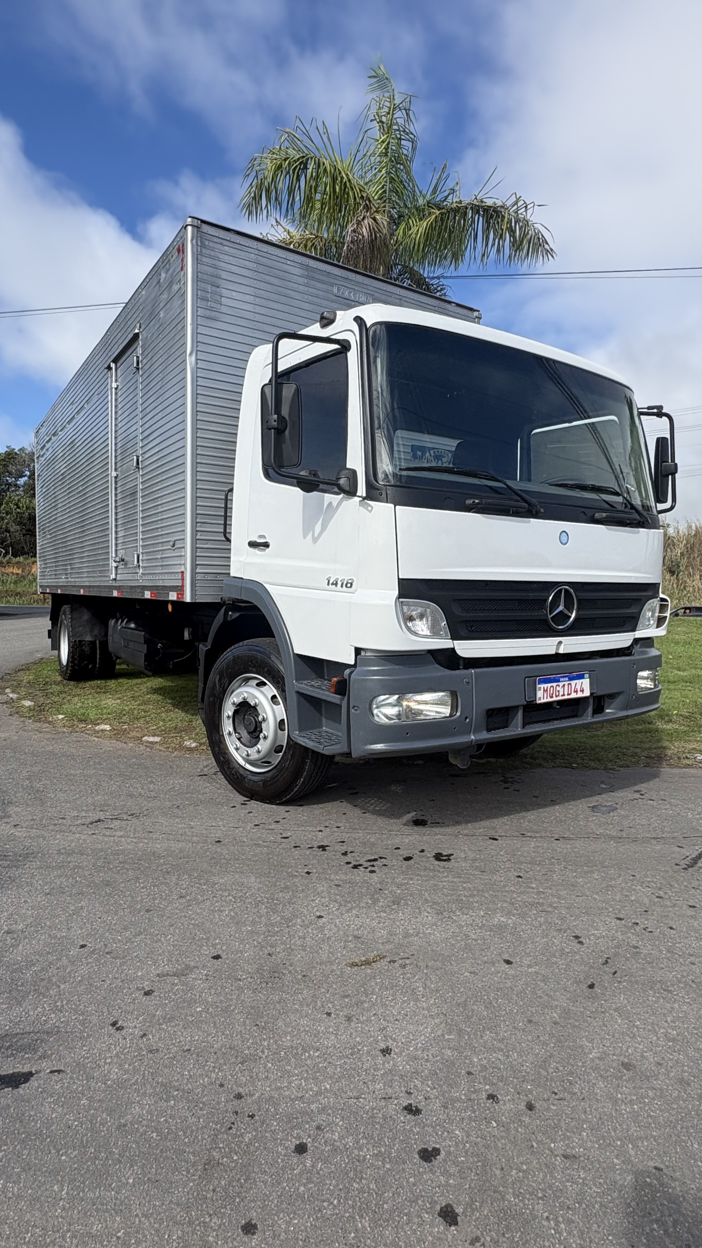 Mercedes Benz  1418